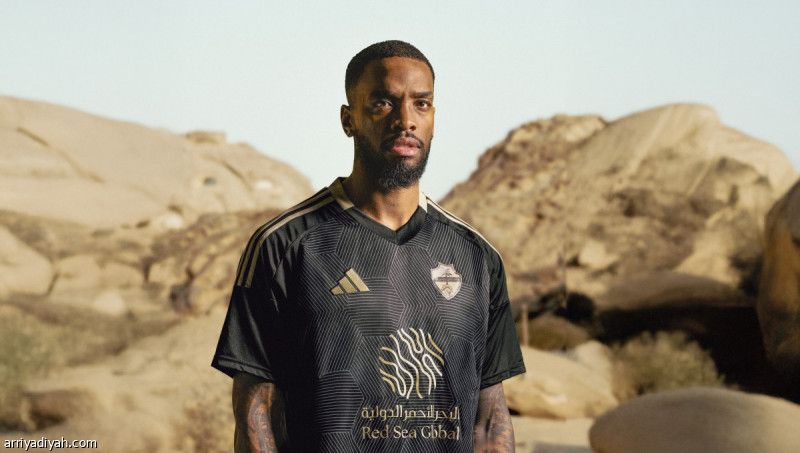 الأهلي يدشن القميص التراثي