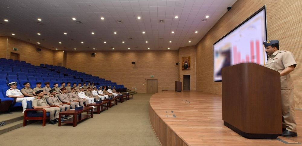 وفد عسكري مصري يزور مركز الأمن البحري