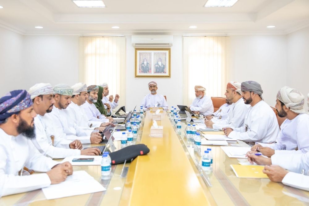 مناقشة المشروعات الإسكانية وخطط التنمية بجنوب الشرقية