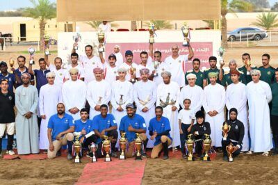 الخيالة السلطانية وفرسان عمان يتوجون على مستوى الوحدات والولايات بختام بطولة التقاط الاوتاد بالرحبة