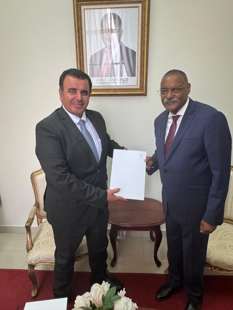 وزير الدولة للتعاون الدولي بأنغولا يتسلم نسخة من أوراق اعتماد سفير قطر