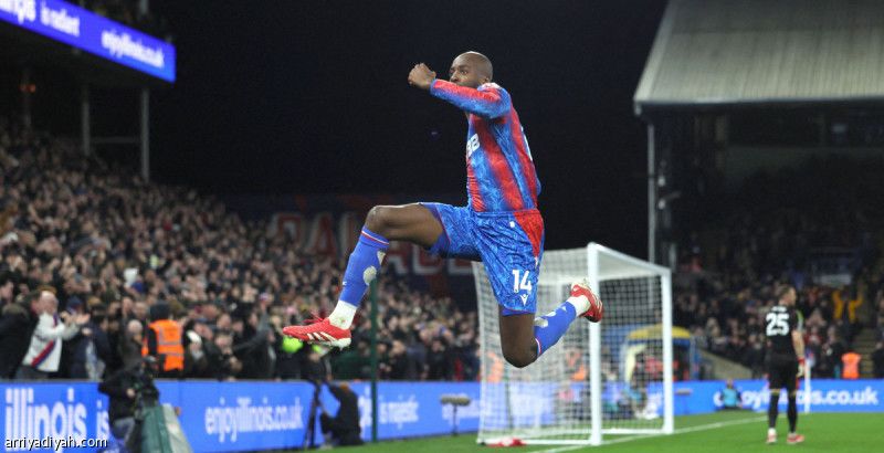 برباعية.. بالاس يضعف آمال فيلا الأوروبية