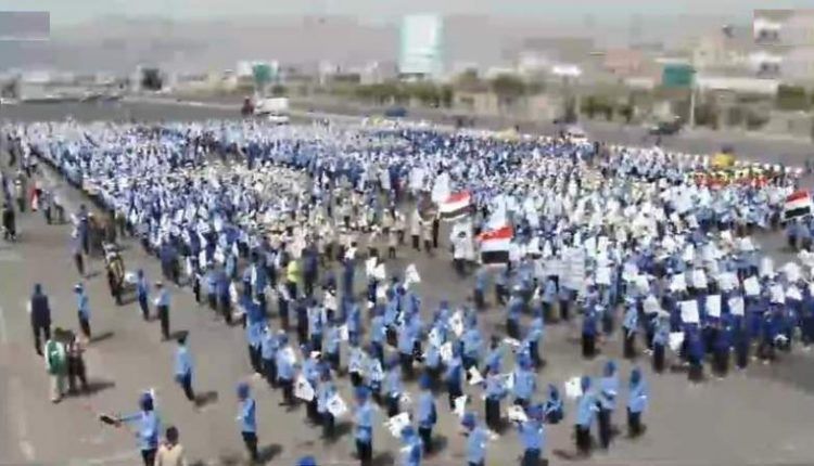 تحت غطاء المراكز الصيفية.. الحوثيون يكثفون تجنيد الأطفال في معسكرات مغلقة