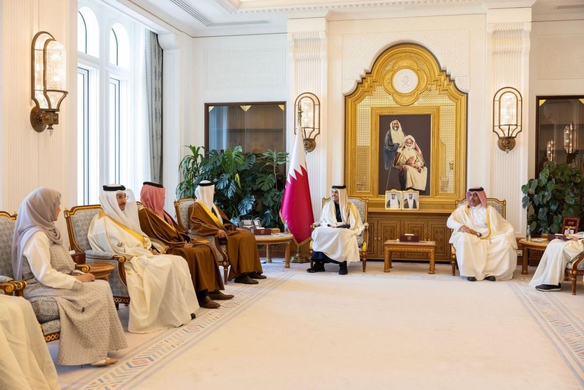 رئيس مجلس الوزراء وزير الخارجية يستقبل وزير المواصلات والاتصالات البحريني