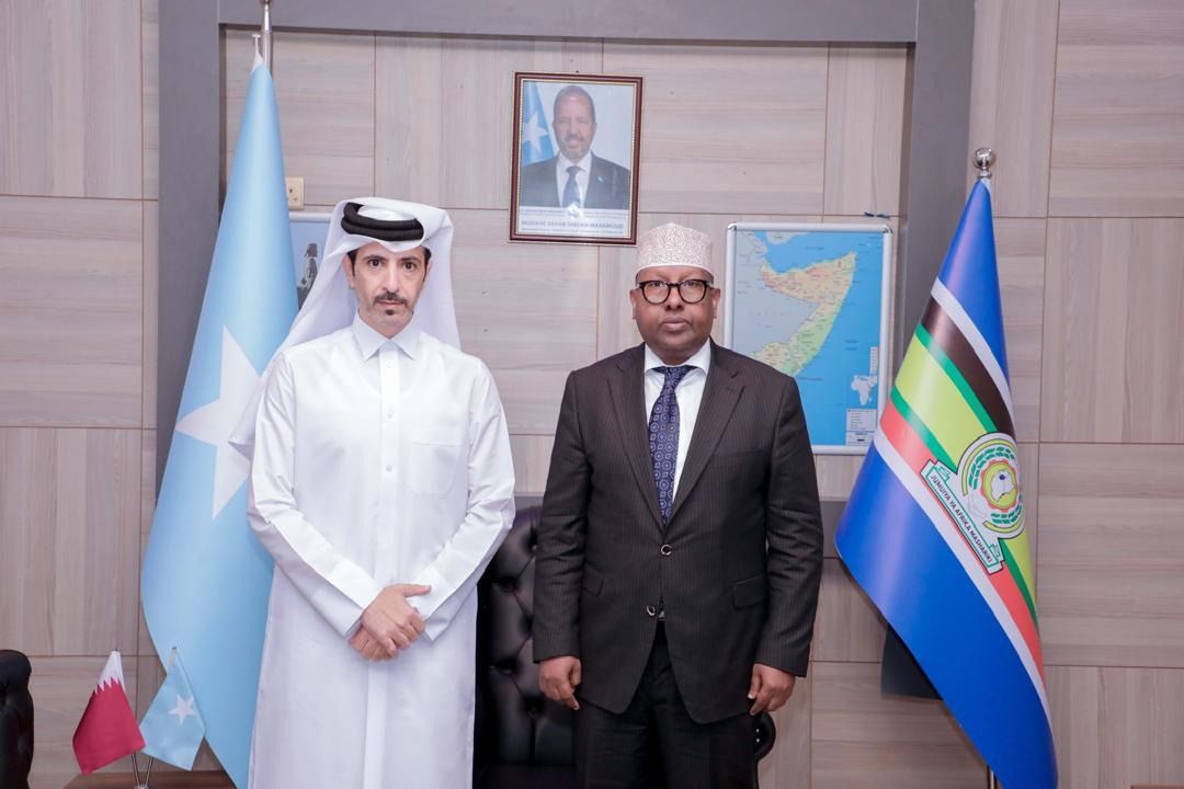 وزير الشؤون الخارجية والتعاون الدولي في الصومال يجتمع مع سفير دولة قطر