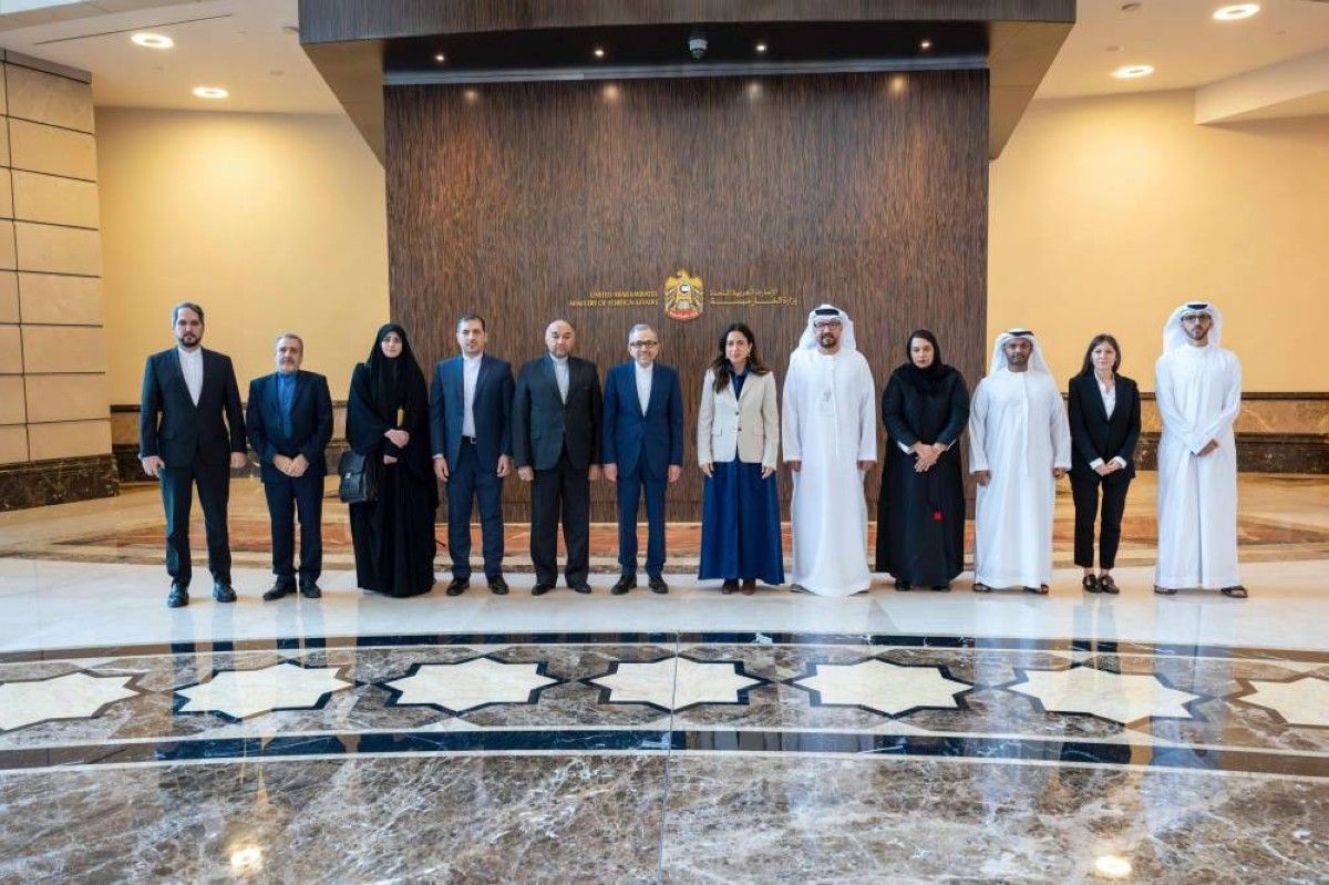 الإمارات وإيران تبحثان تعزيز التعاون