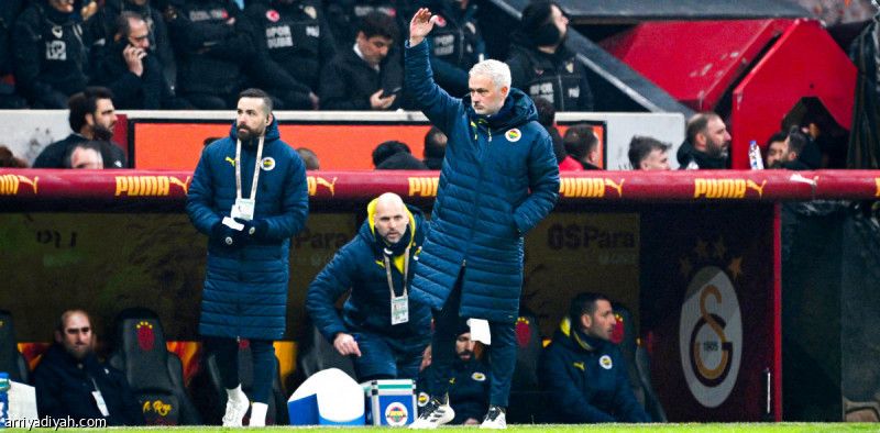 العنصرية توقف مورينيو 4 مباريات.. ودروجبا وإيسيان يدافعان