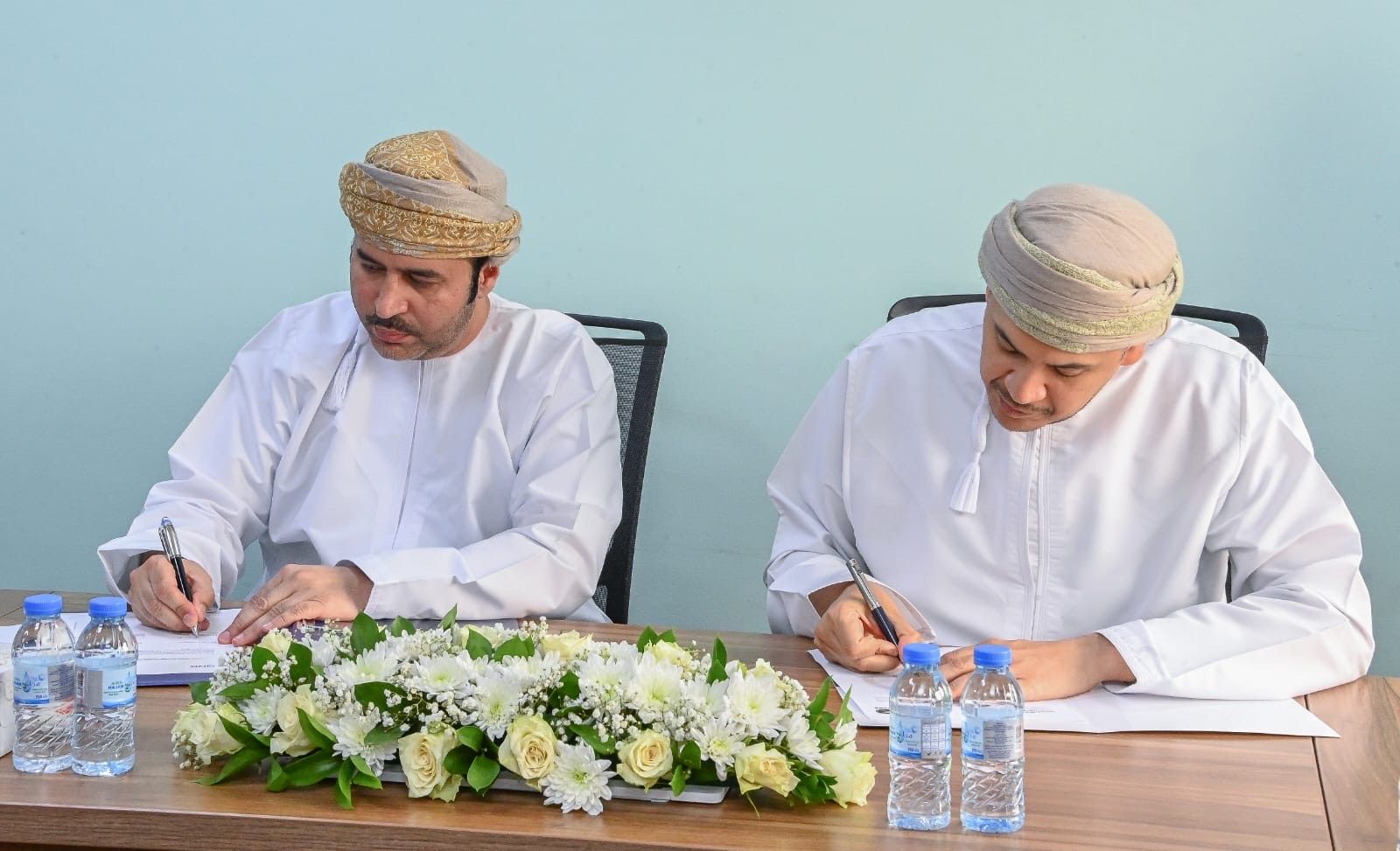 بنك قطر الوطني (فرع عُمان) وكروة للسيارات يوقعان اتفاقية لتعزيز كفاءة قطاع النقل المدرسي