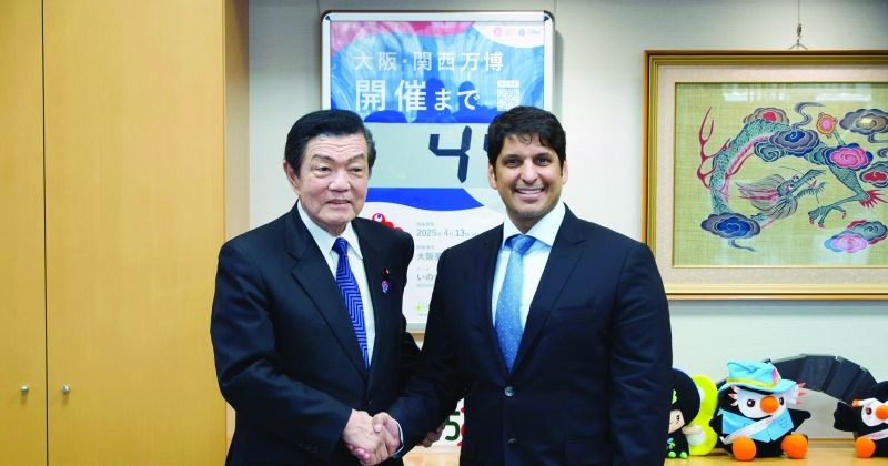 المطيري خلال لقائه يوشيتاكا إيتو