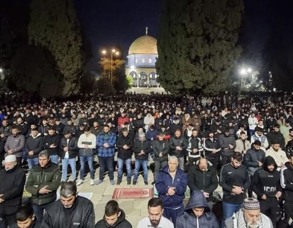 75 ألفا يؤدون صلاتي العشاء والتراويح في المسجد الأقصى المبارك