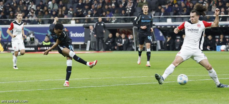 ليفركوزن يكتسح فرانكفورت برباعية