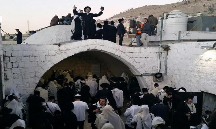 مستوطنون يقتحمون “مقام يوسف” والاحتلال يعتقل 8 فلسطينيين من الضفة الغربية