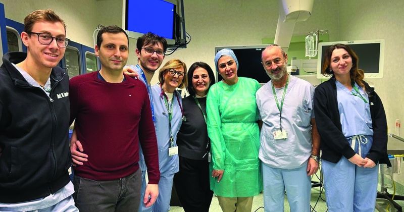 الطبيبة أسماء الكندري تنقل خبرتها بمناظيرالجهاز الهضمي لزملائها حول العالم