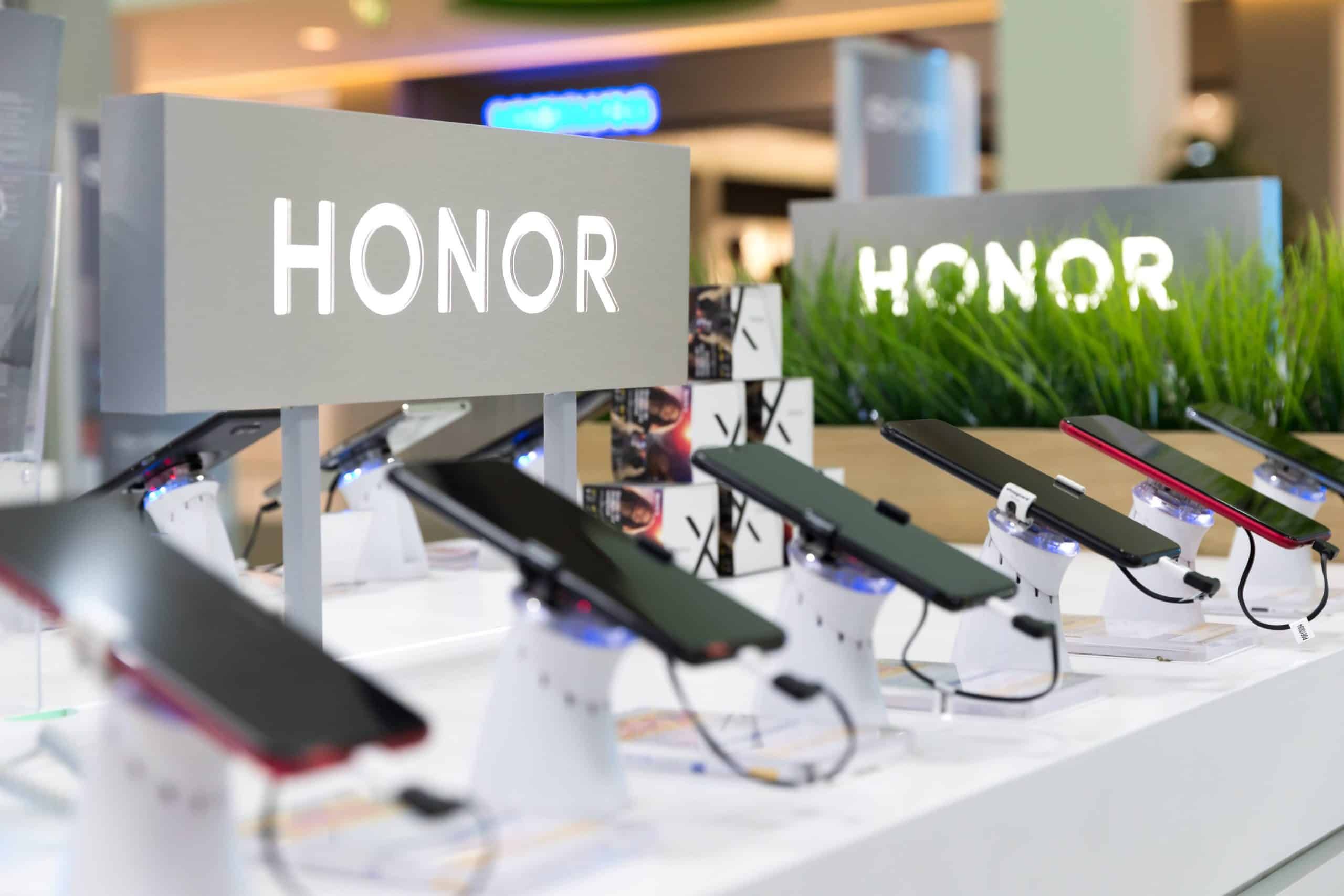 «Honor» الصينية تطلق استثمارات في أجهزة الذكاء الاصطناعي بـ10 مليارات دولار