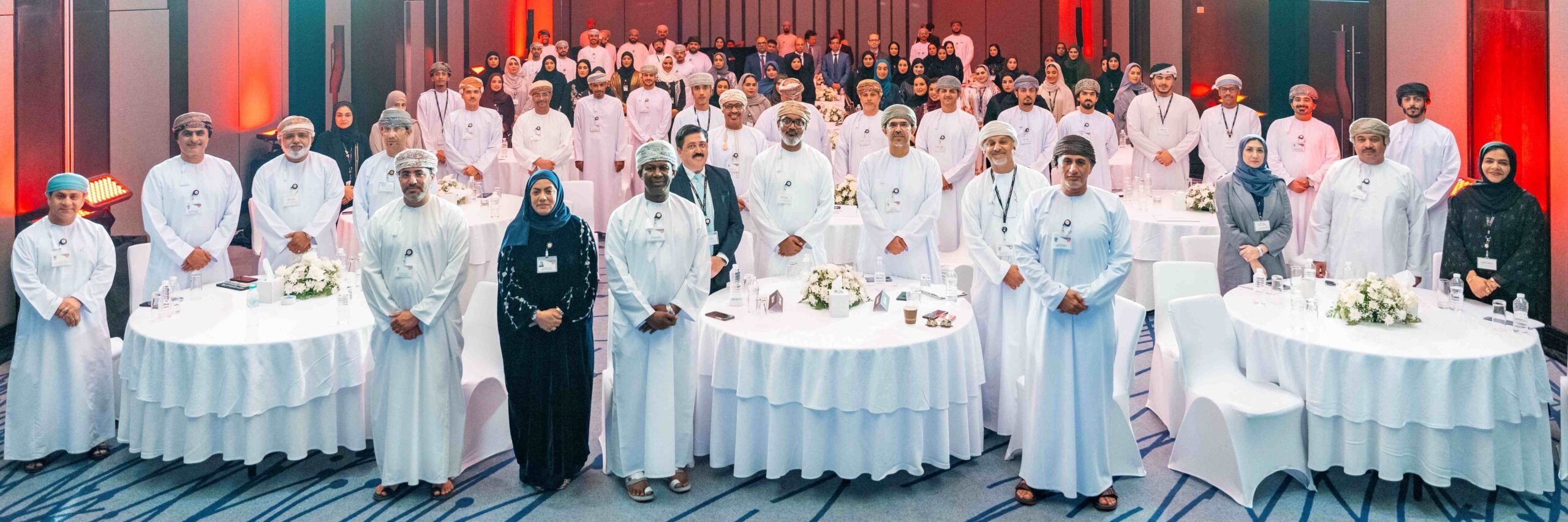 بنك مسقط يحتفل بنجاح النسخة الأولى من برنامج “نسور” لتدريب موظفي الفروع ويعلن عن النسخة الجديدة