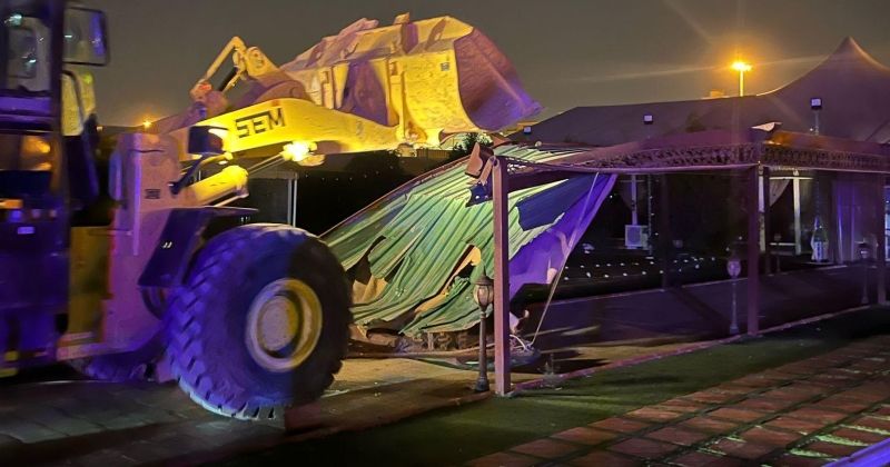 البلدية تبدأ إزالة قاعات المناسبات المؤقتة