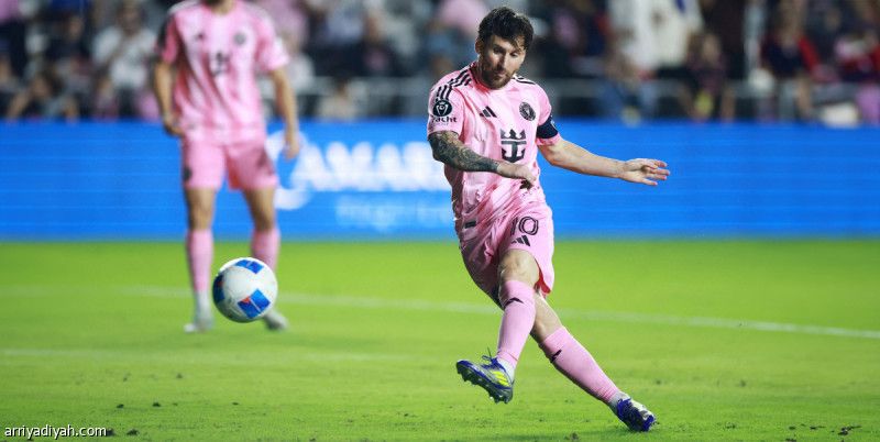 ميسي يقود الأرجنتين أمام الأوروجواي والبرازيل