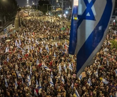 آلاف الإسرائيليين يُطالبون نتنياهو باستمرار وقف إطلاق النار في غزة لإطلاق سراح الرهائن