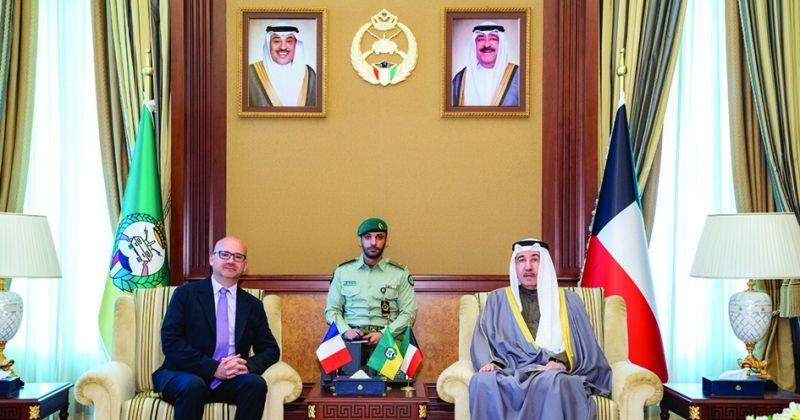 مبارك الحمود مستقبلاً السفير غوفان