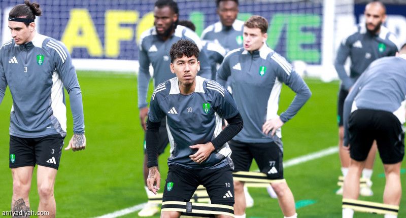 الأهلي يفاضل بين فيرمينو والجهني.. وألكسندر احتياطيا