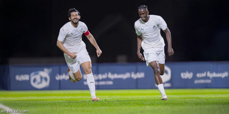 بخماسية الصفا.. نيوم يبتعد بصدارة «يلو»