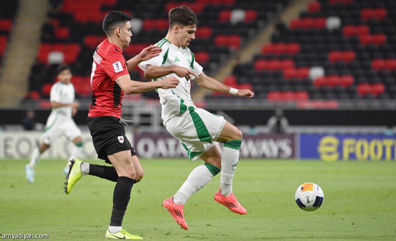 يتحصن بـ 12 أجنبيا.. خبرة الأهلي تتحدى الريان