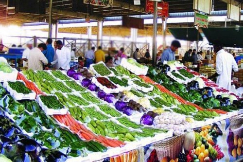 السعودية .. قرارات جديدة حول الجنسيات التي يسمح لها بالعمل في محلات الخضار في الرياض وجدة