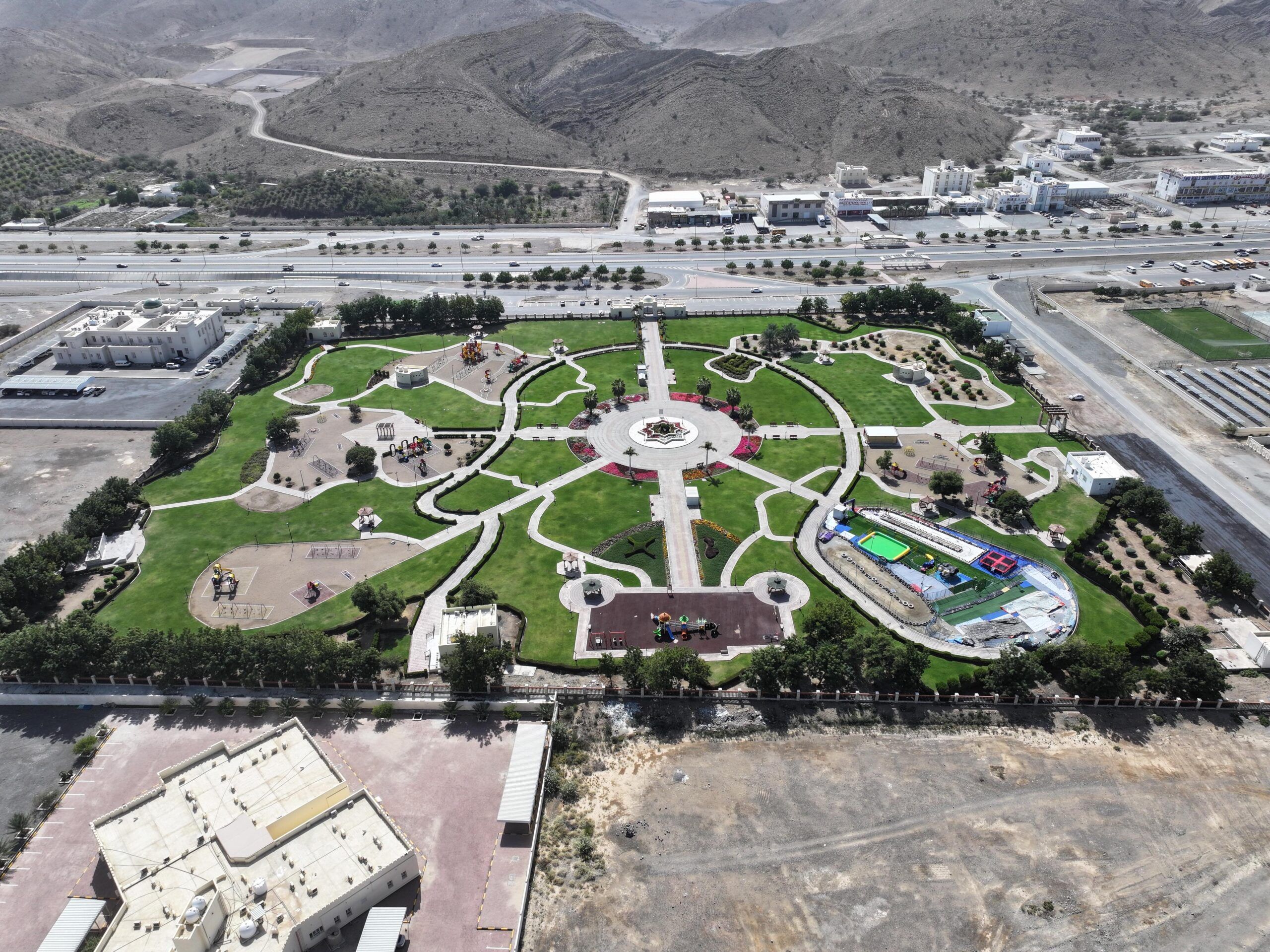 تنفيذ جملة من المشاريع التجميلية بمختلف ولايات محافظة جنوب الباطنة