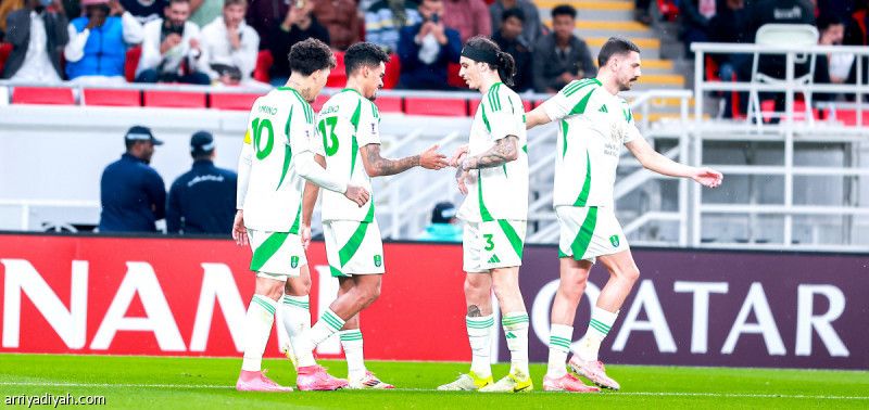 بثلاثية في الريان.. الأهلي يكتب تاريخا جديدا ويلامس التأهل القاري