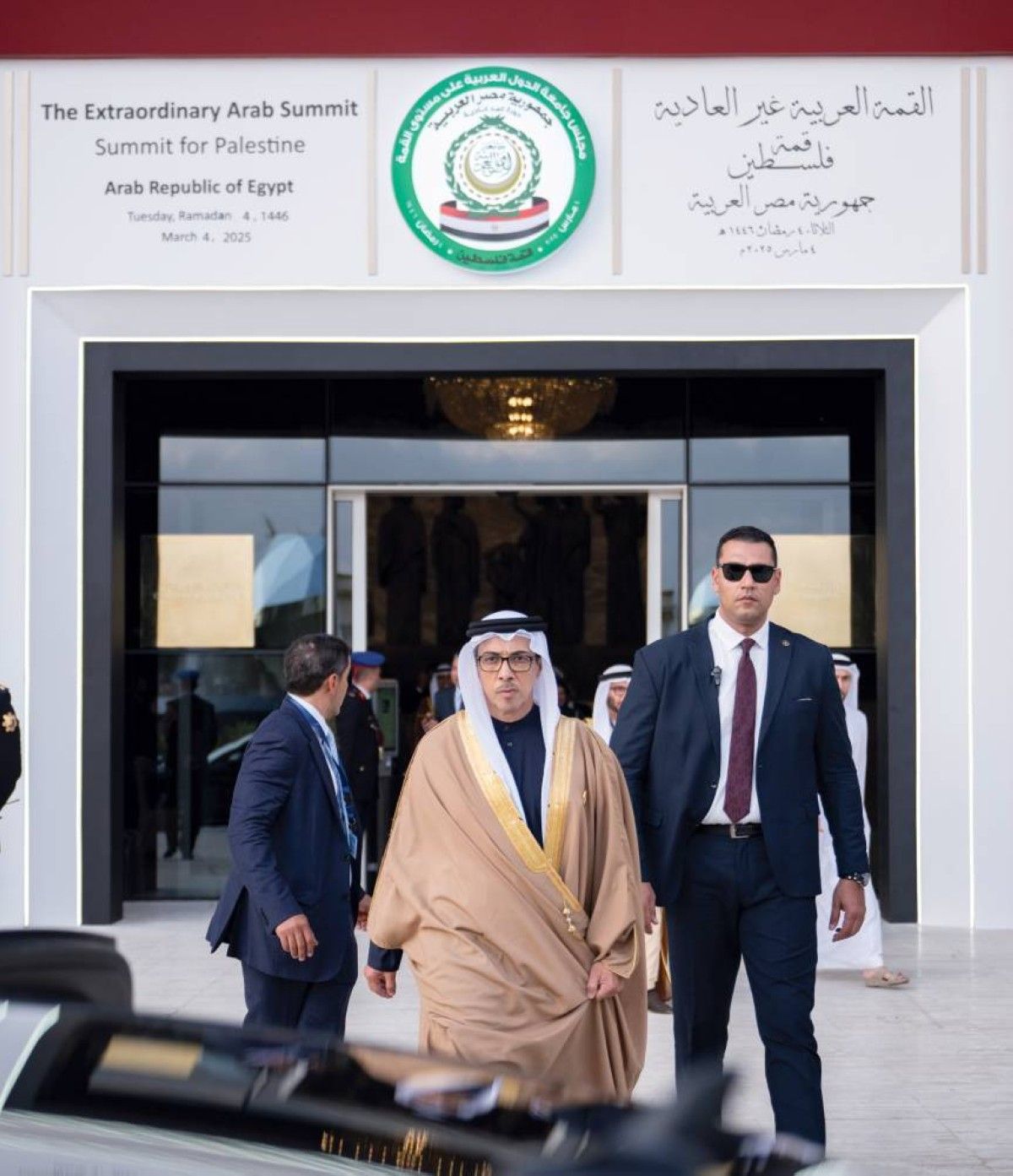 منصور بن زايد يرأس وفد الإمارات في القمة العربية بالقاهرة