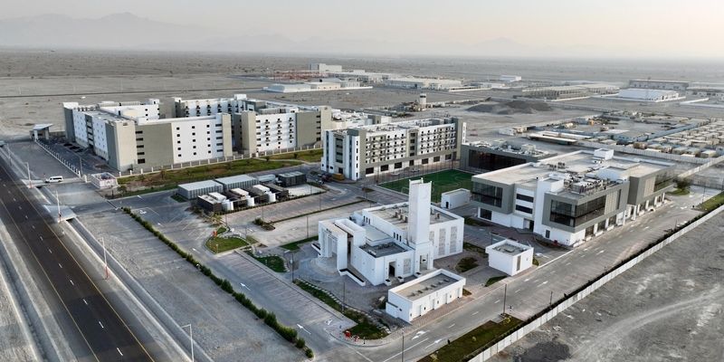 بقيمة 156 مليون ريال عُماني .. توطين 9 مشاريع صحية بمدينة خزائن الاقتصادية