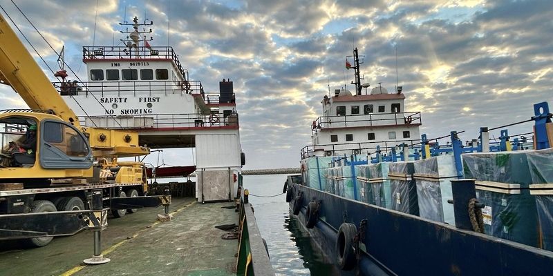 ميناء شناص يحقق تداولات بضائع تتجاوز قيمتها 11.5 مليون ريال عُماني في 2024