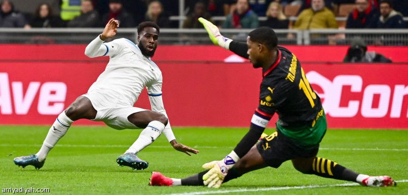 «الانضباط» توقف حارس ميلان