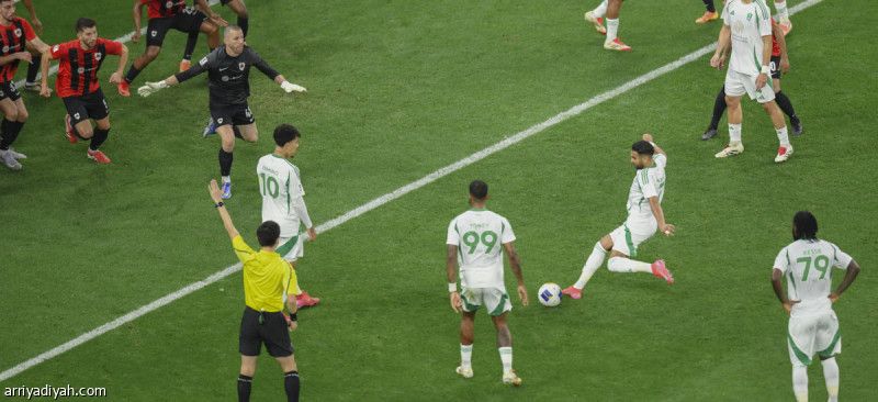 الركلات الحرة.. الأهلي ثالث المستفيدين من محرز