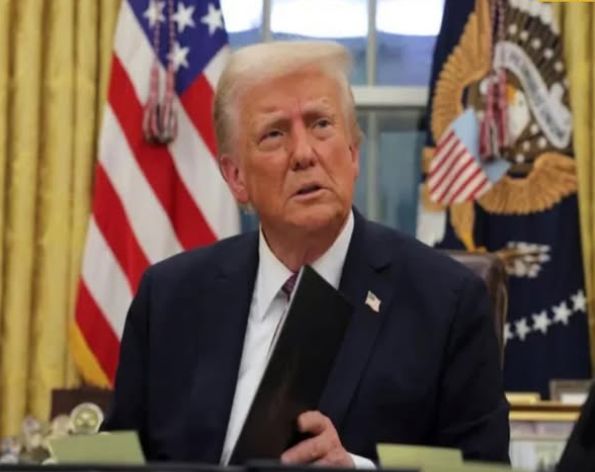 ترامب يهدد بفرض عقوبات “واسعة النطاق” على روسيا للضغط من أجل اتفاق سلام مع أوكرانيا