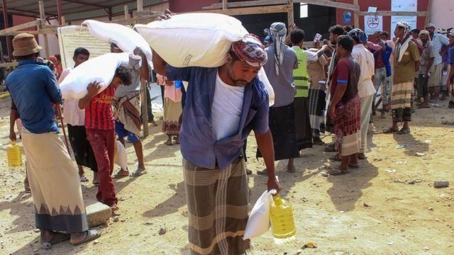 الحديدة..مليشيا الحوثي تفرض قيوداً على توزيع المساعدات الرمضانية
