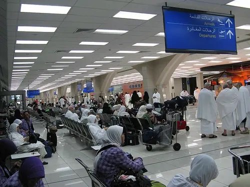 السعودية.. قرارات تطبق من اليوم حول منع اخذ عبوات زمزم للمسافرين عبر مطار جدة في هذه الحالات