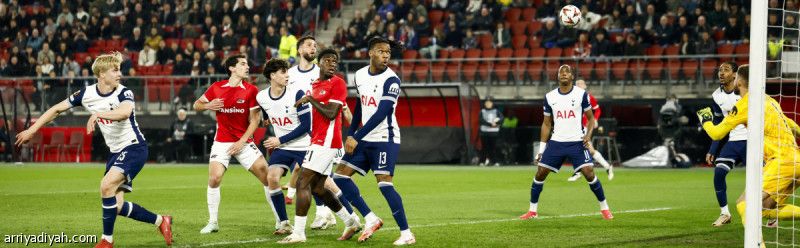 ألكمار يكسب توتنام بنيران صديقة.. وليون يقترب من ربع النهائي