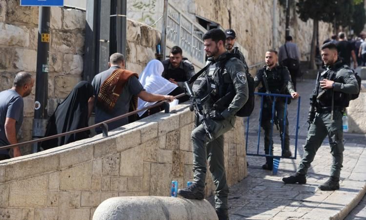 الاحتلال الإسرائيلي يشدد قيوده على وصول المصلين من الضفة إلى المسجد الأقصى