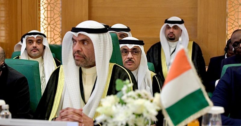 وزير الخارجية خلال ترؤسه وفد الكويت في الاجتماع الوزاري الاستثنائي لمنظمة التعاون الإسلامي