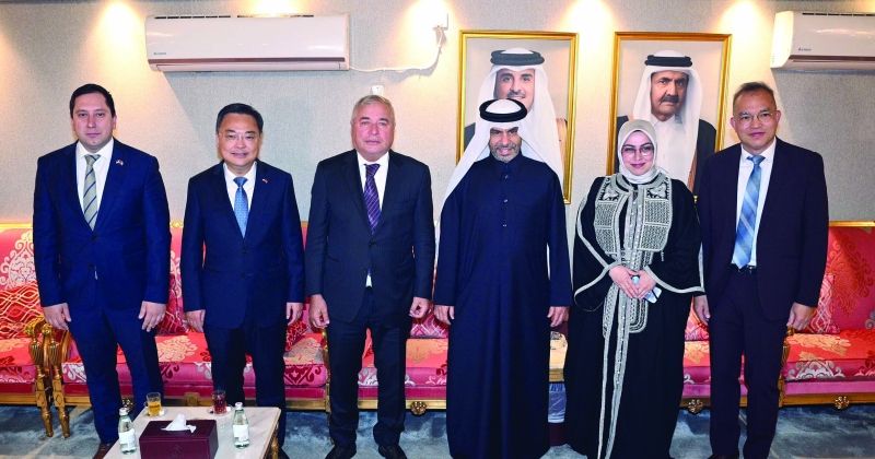 السفير القطري استقبل المهنئين برمضان