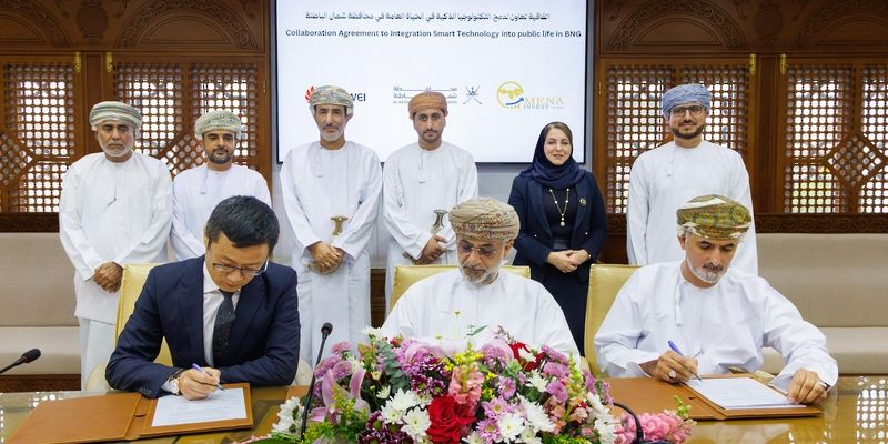 توقيع اتفاقية توظيف الحلول الذكيّة والذكاء الاصطناعي بشمال الباطنة