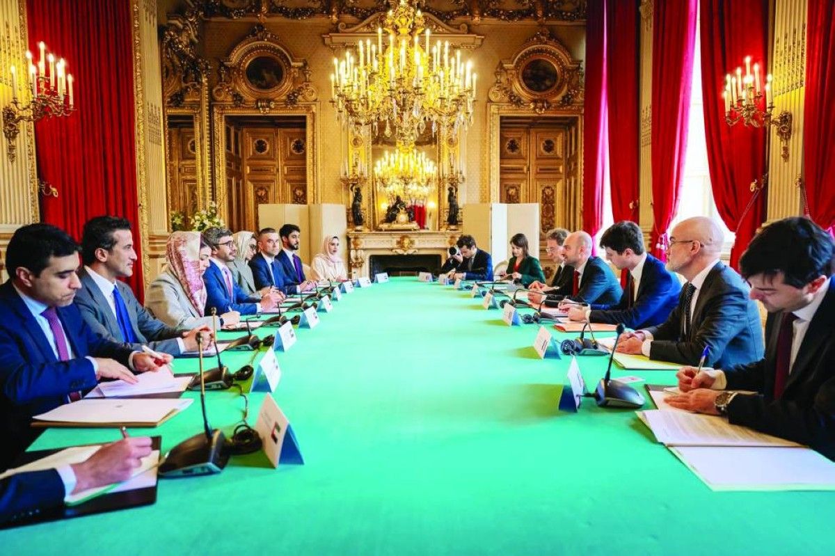 عبدالله بن زايد يبحث مع وزيري الخارجية والاقتصاد الفرنسيين تعزيز العلاقات