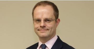 السفير البريطاني يشيد بالفريق الطبي في مستشفى العريش العام