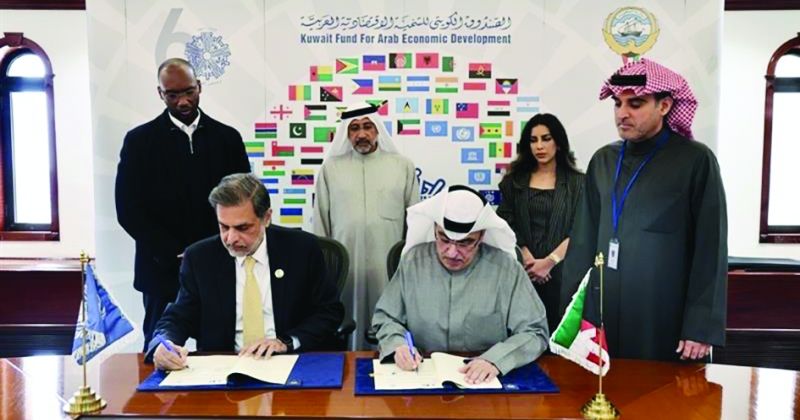 وليد البحر وأسد حفيظ خلال توقيع الاتفاقية