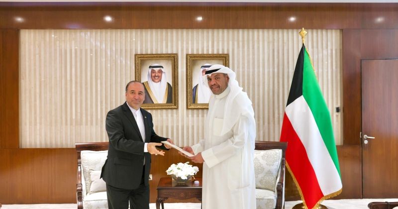 وزير الخارجية يتسلم رسالة خطية من نظيره الإيراني