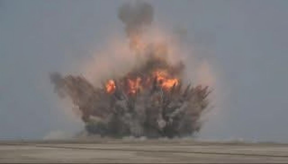 إعلام رسمي: مقتل وإصابة خبراء حوثيين وأجانب أثناء تجهيز زوارق مفخخة بالحديدة