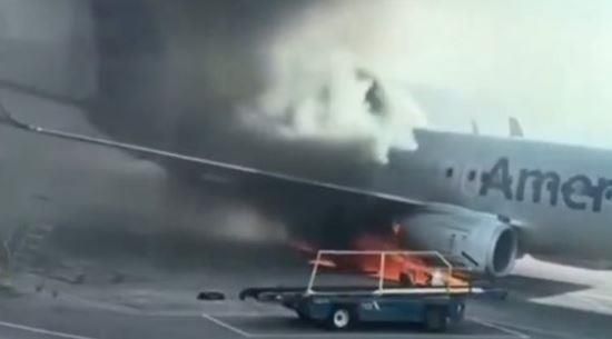 إصابة 12 شخصا إثر اندلاع حريق في محرك طائرة ركاب أمريكية