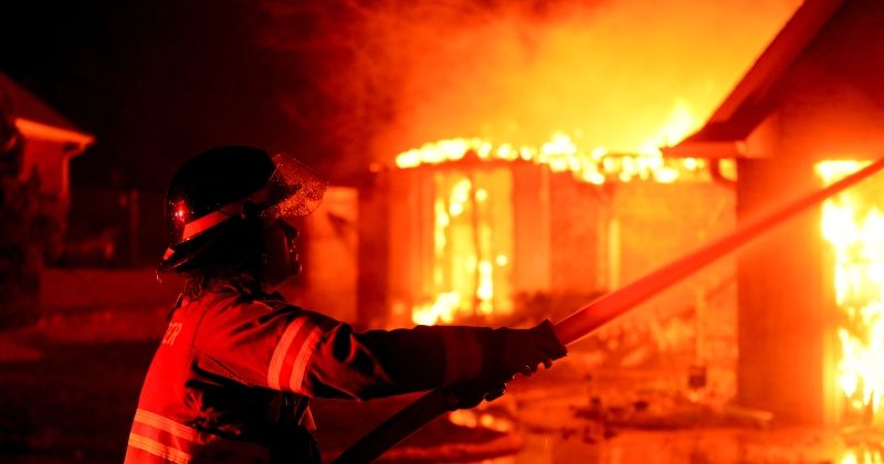 سفارة الكويت بواشنطن تدعو المواطنين إلى الحذر من الحرائق في جنوب الولايات المتحدة