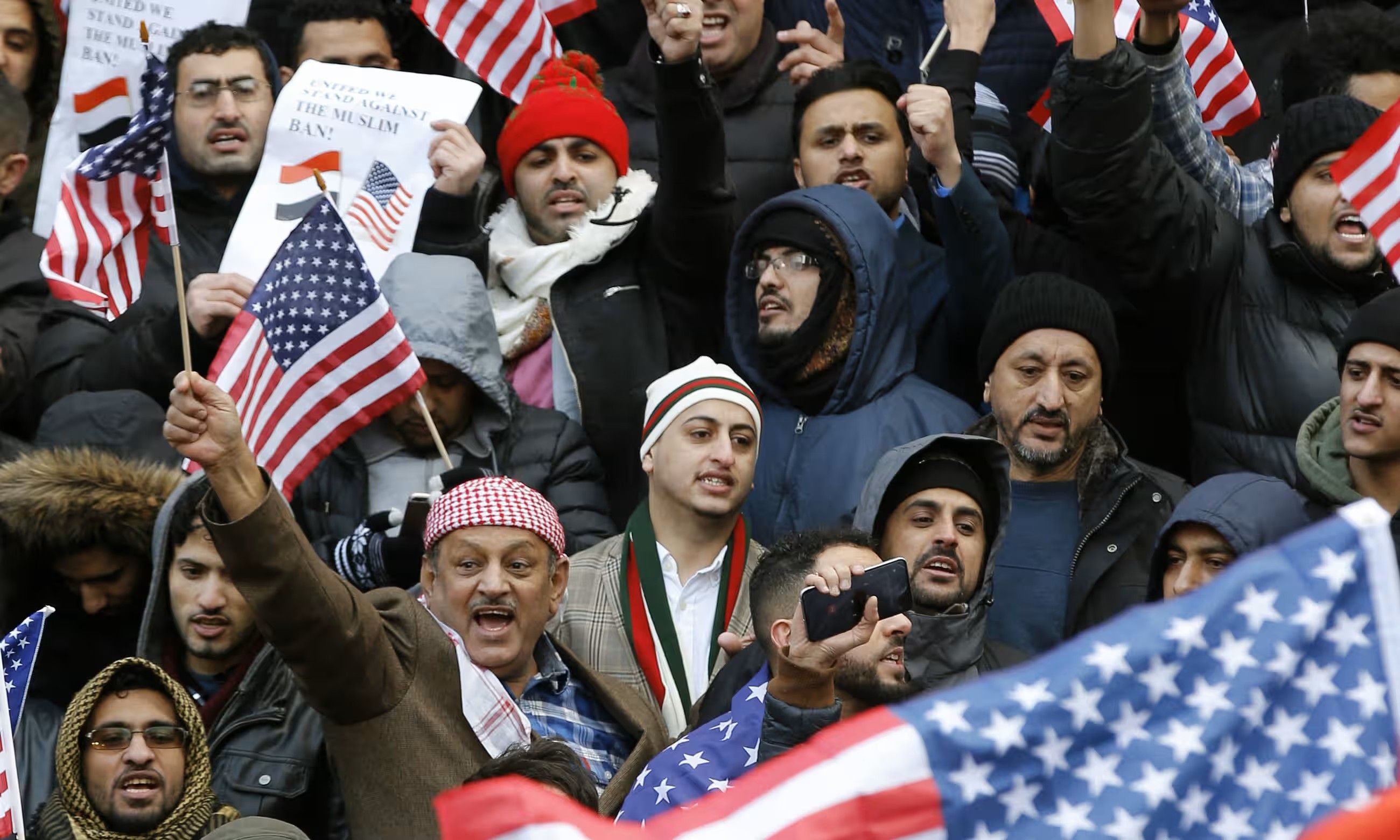 اليمن في القائمة الحمراء.. إدارة ترامب تدرس حظر سفر جديد على 43 دولة